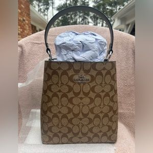 Coach bag. Only carried once. Attachable adjustable shoulder strap.